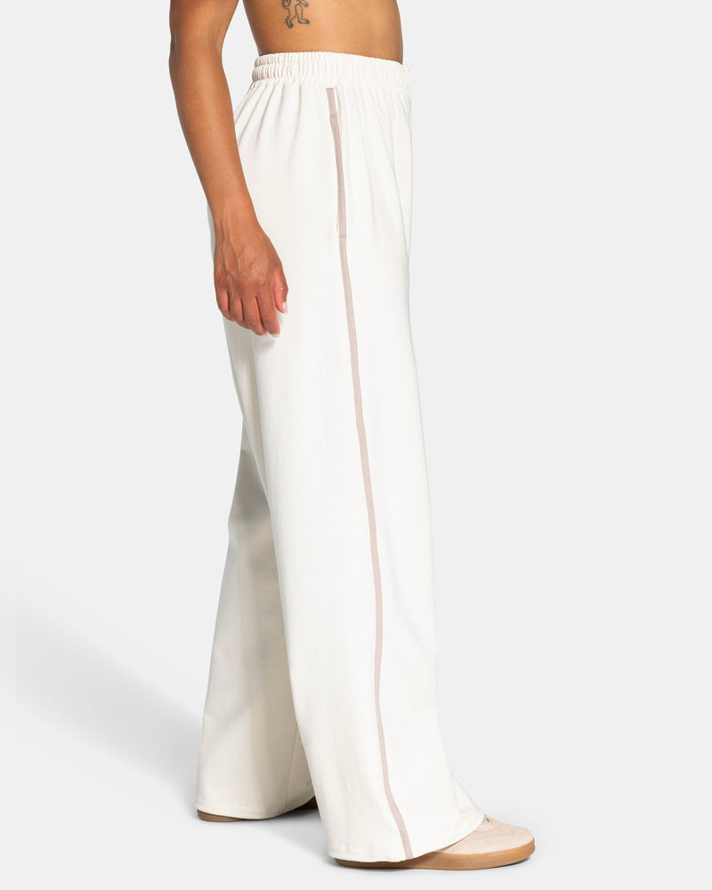 Soft Wide Leg Jogger Regular "Off White"
